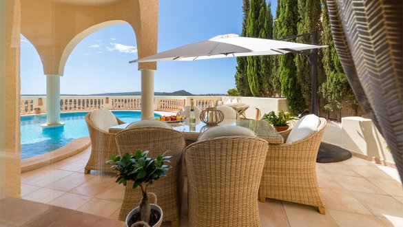 Sonnenterrasse mit Pool - Ferienhaus Mallorca